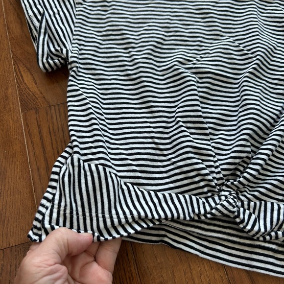 Sale: 5 for $10 - Old Navy crop top - Picture 5 of 6